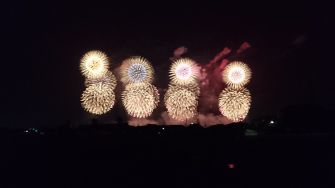 ☆昨年とはまた違った花火に感激です☆